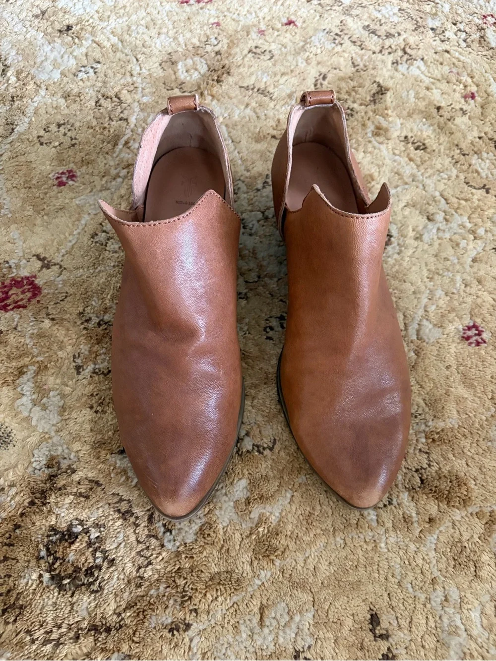 EUC Frye Rowan ankle boots cognac Leather Pointed Toe Cutout Flats